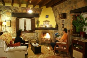Chimenea en el salón de la casa