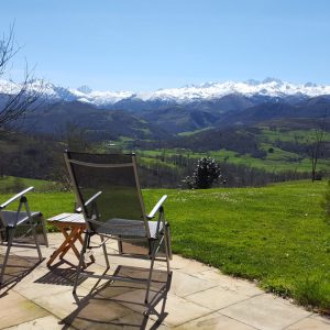 Vista a los Picos de Europa desde terraza exterior