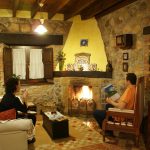 Chimenea en el salón de la casa